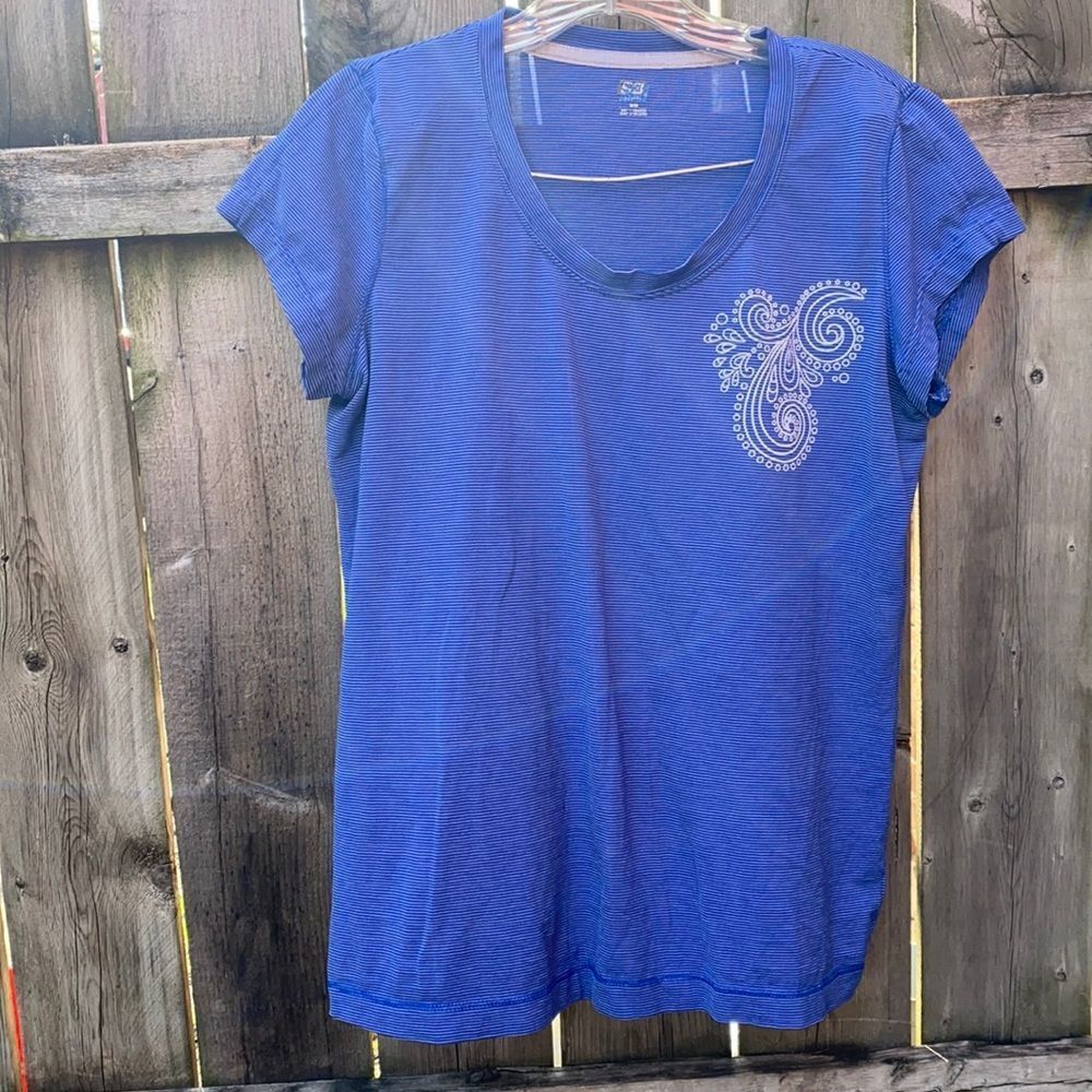 SB Active blue striped tee sz. M